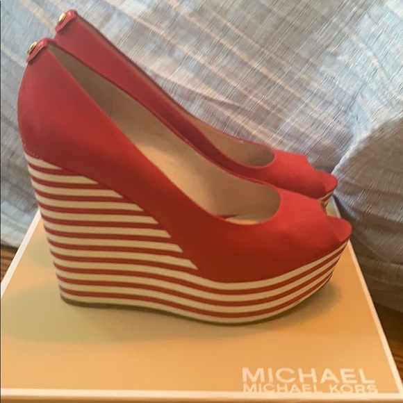 Authentic Michael by Michael Kors red wedges - Picture 2 of 5